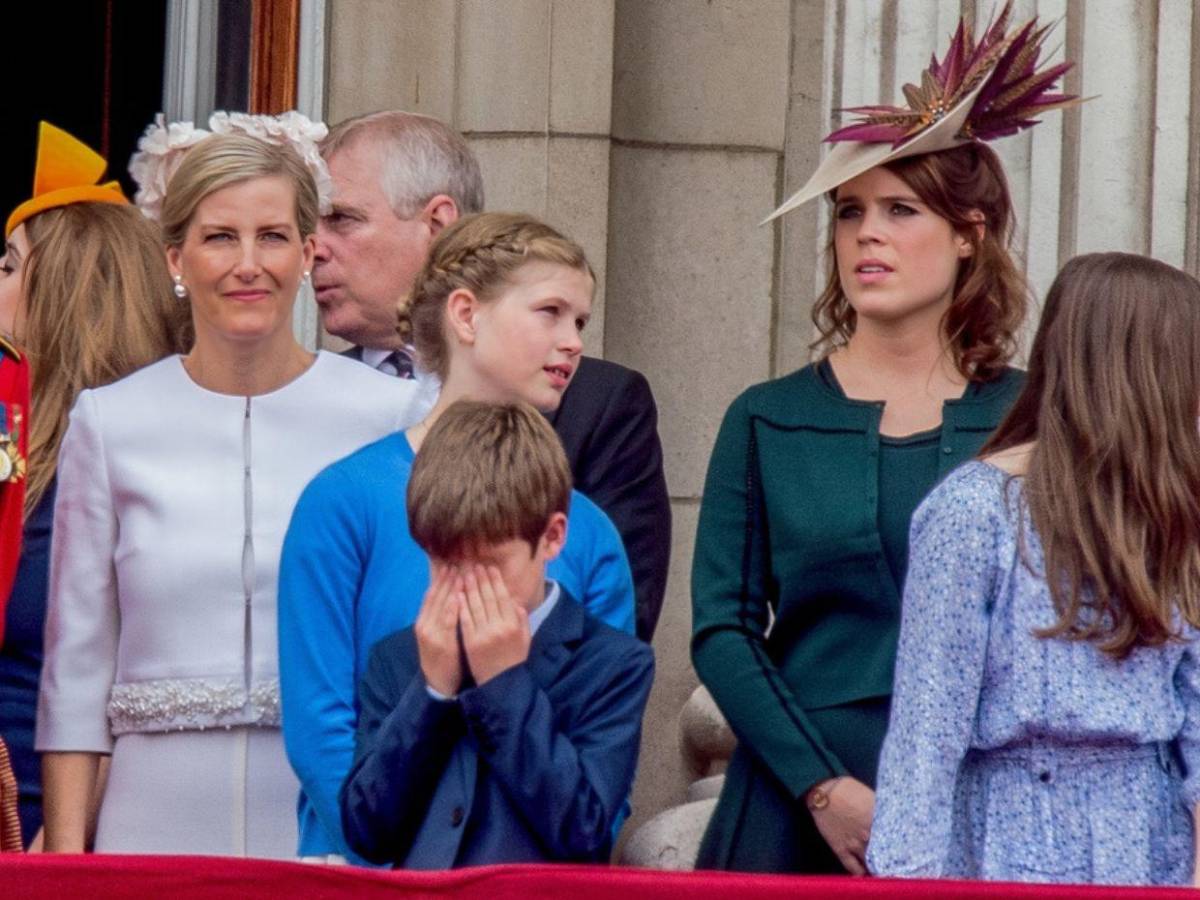 Las consecuencias del escándalo del exprínci­pe Andrés alcanzan a sus hijas: Eugenie y Beatrice