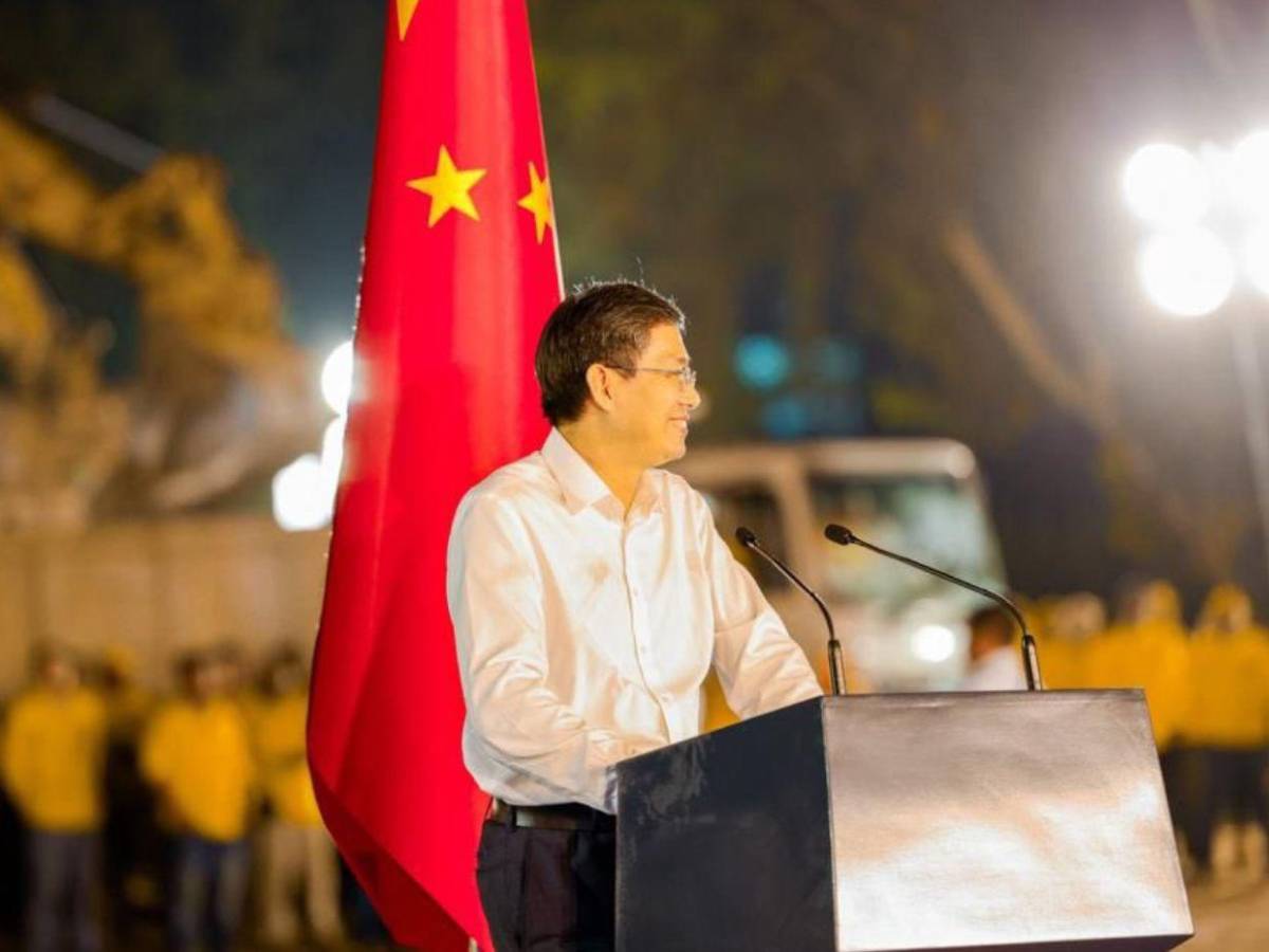 El Salvador inicia construcción de lujoso estadio donado por China