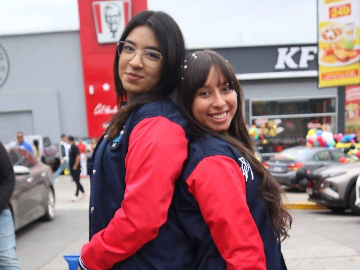 Entre vítores y orgullo, England School celebra la Senior Entrance de sus 48 graduandos