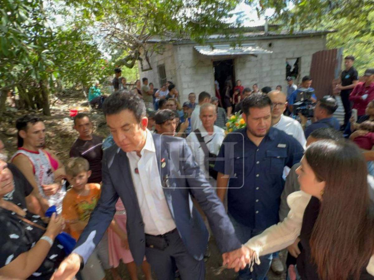 Así fue la visita de Salvador Nasralla a Santa Bárbara para despedir víctimas del accidente