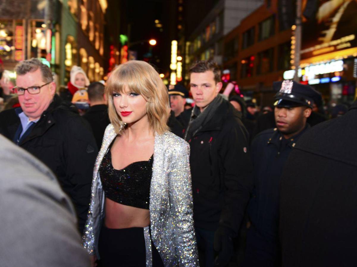 Karlie Kloss y el regreso al círculo íntimo de Taylor Swift en su boda con Travis Kelce