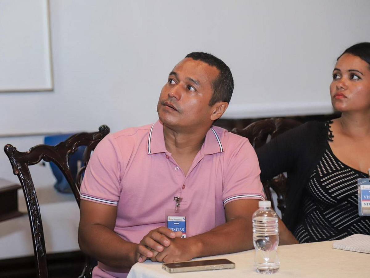 ¿Quiénes integran la mesa de diálogo entre gobierno y magisterio?