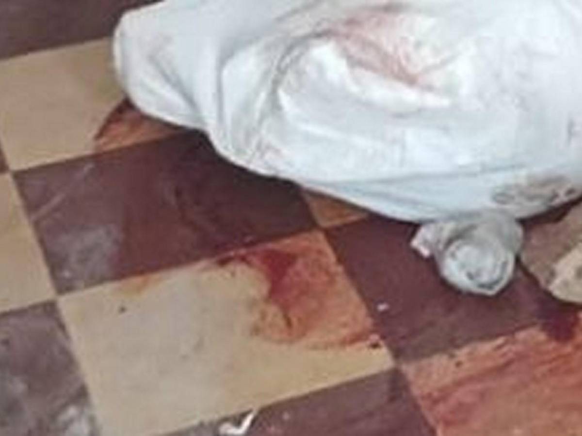 Con dos cuerpos encostalados bajo la cama, caen tres jóvenes en cuartería de Siguatepeque