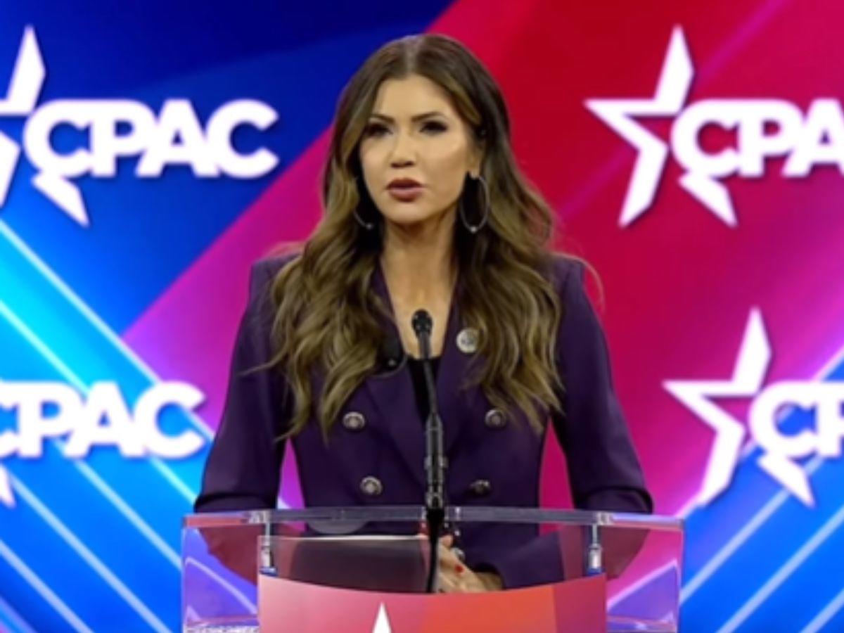 Gobernadora aliada de Trump reconoce haber matado a su perra: “Había que hacerlo”