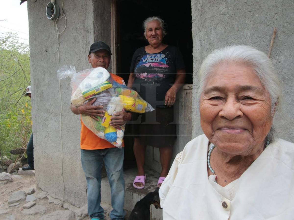 Lágrimas de alegría y sonrisas en la entrega de ayuda en el Corredor Seco