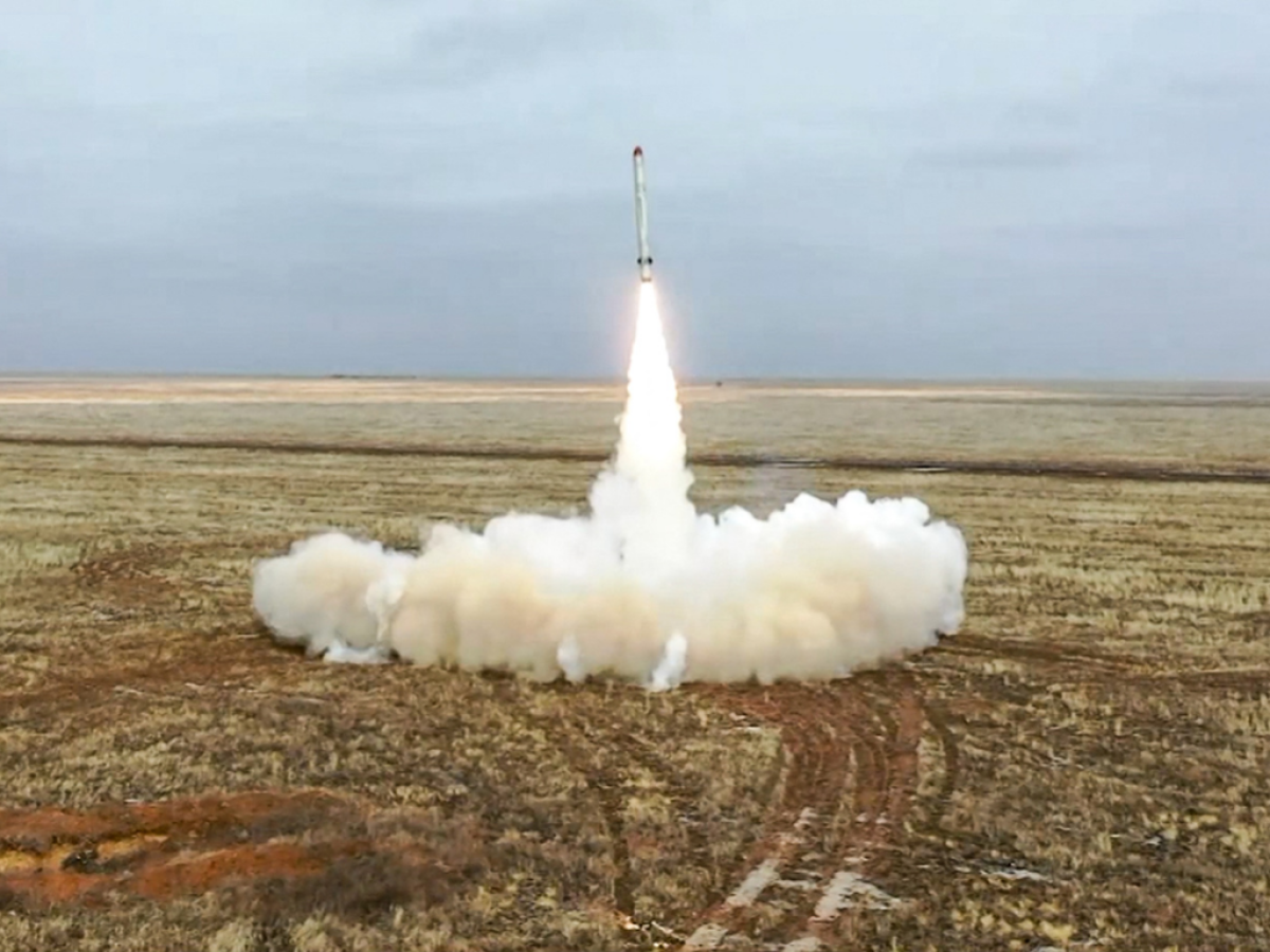 Rusia prueba potentes misiles en medio de polémica con Ucrania