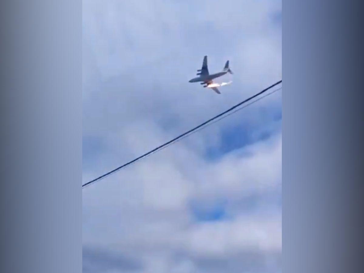 Avión militar con 15 personas a bordo se estrella en el centro de Rusia