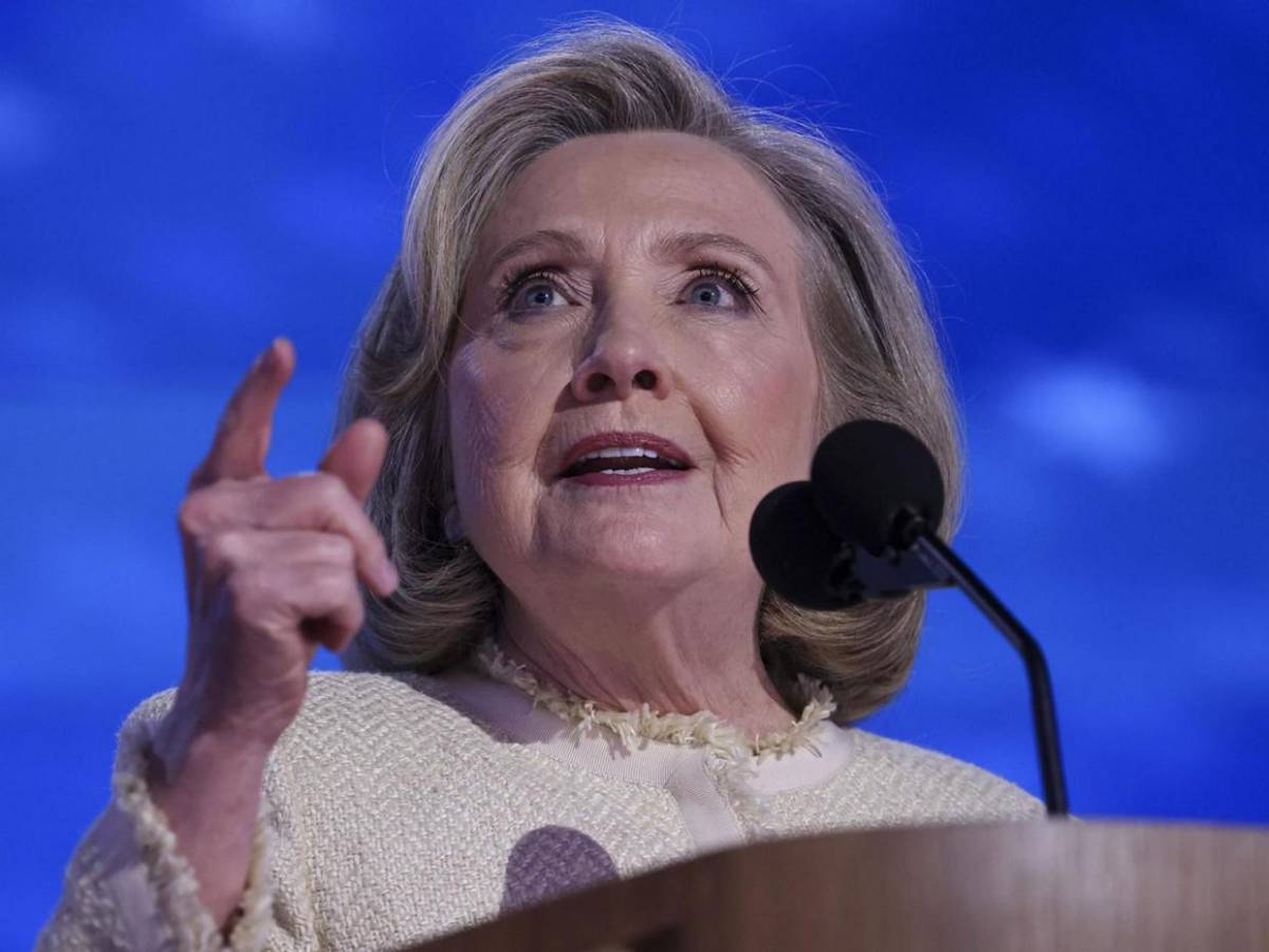 Entre alfombra roja y carteles de rechazo: así fue recibido Putin en Alaska