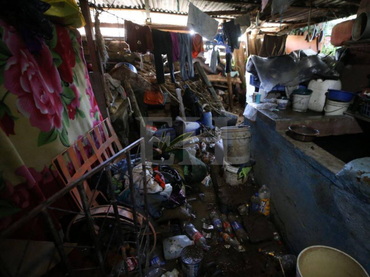 Pobladores de la colonia 1 de Diciembre en el DC y su calvario tras inundarse sus casas