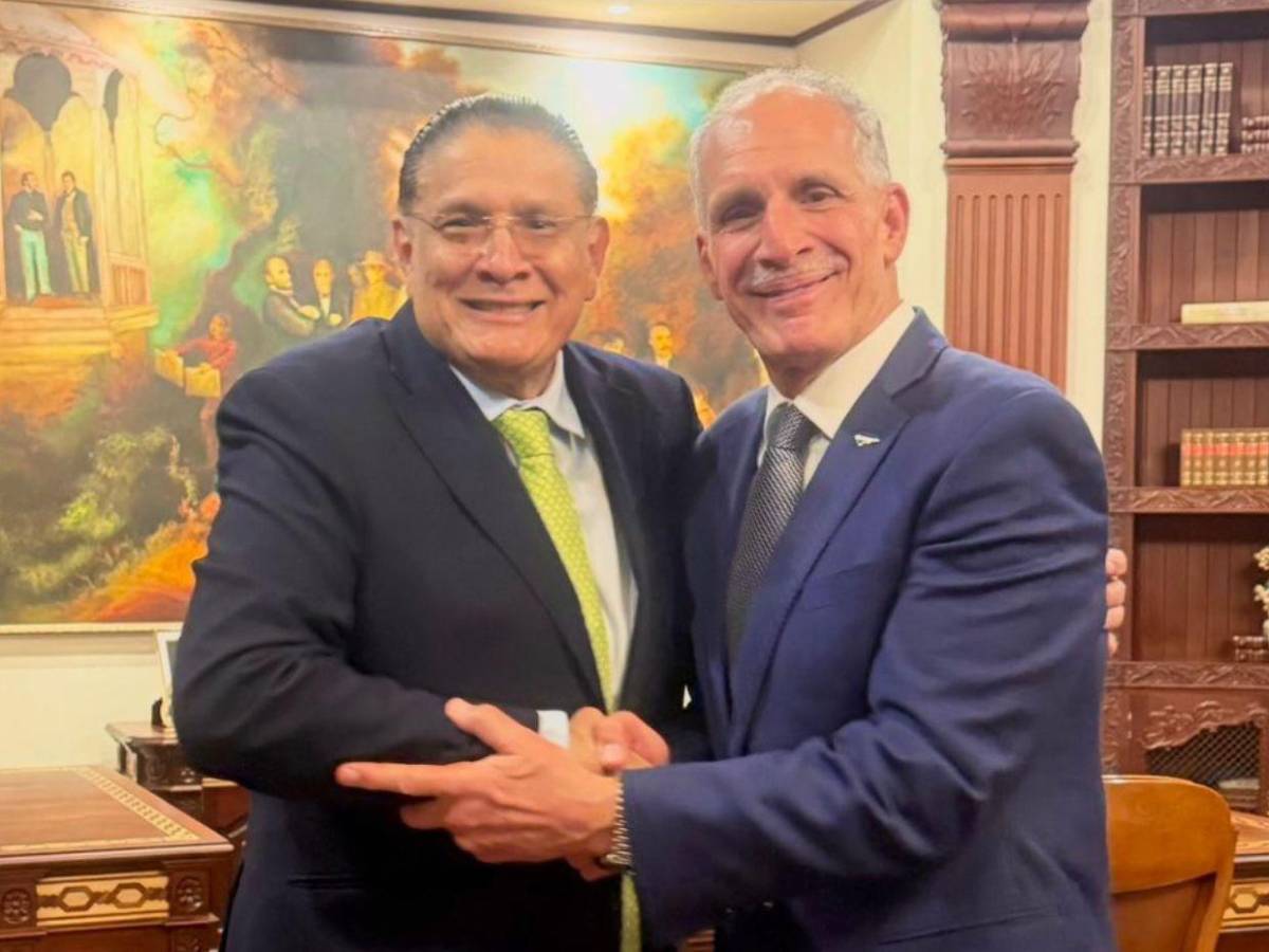 Presidente Asfura y periodista Esdras Amado López conversan sobre libertad de expresión