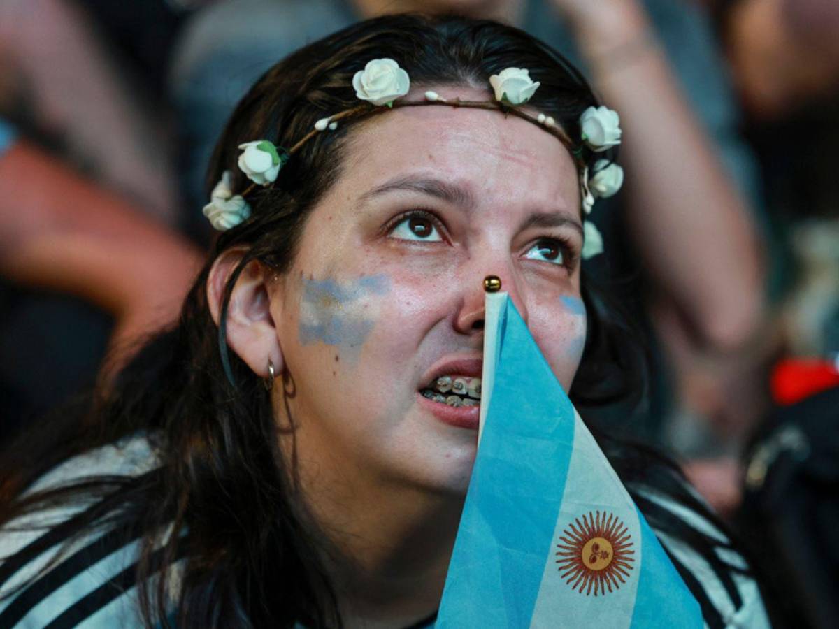Argentinos salen a las calles a agradecer a su selección pese a la derrota ante España