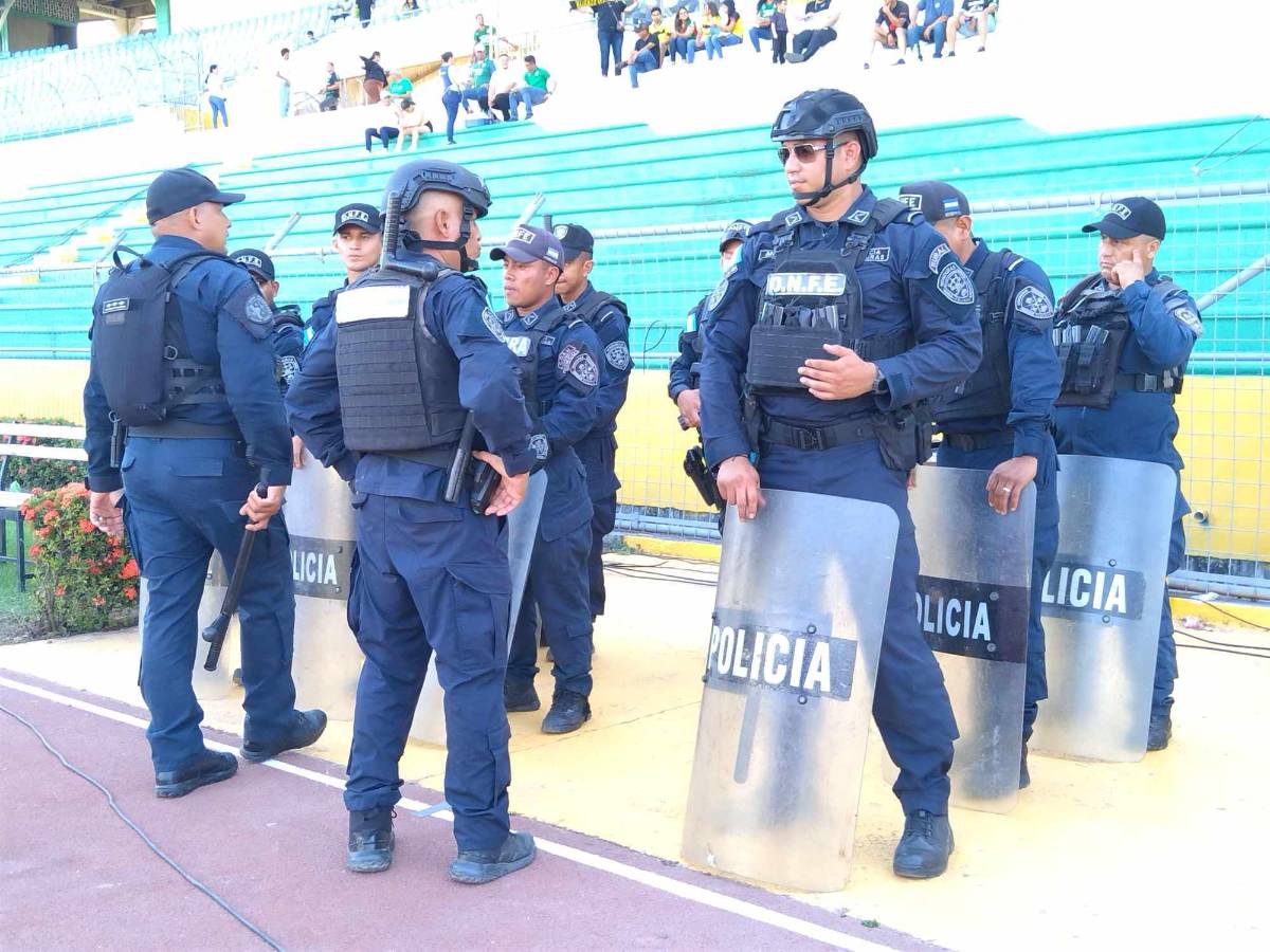 Bellas chicas, ambiente fenomenal y lo que hizo la policía previo al Marathón vs Real España