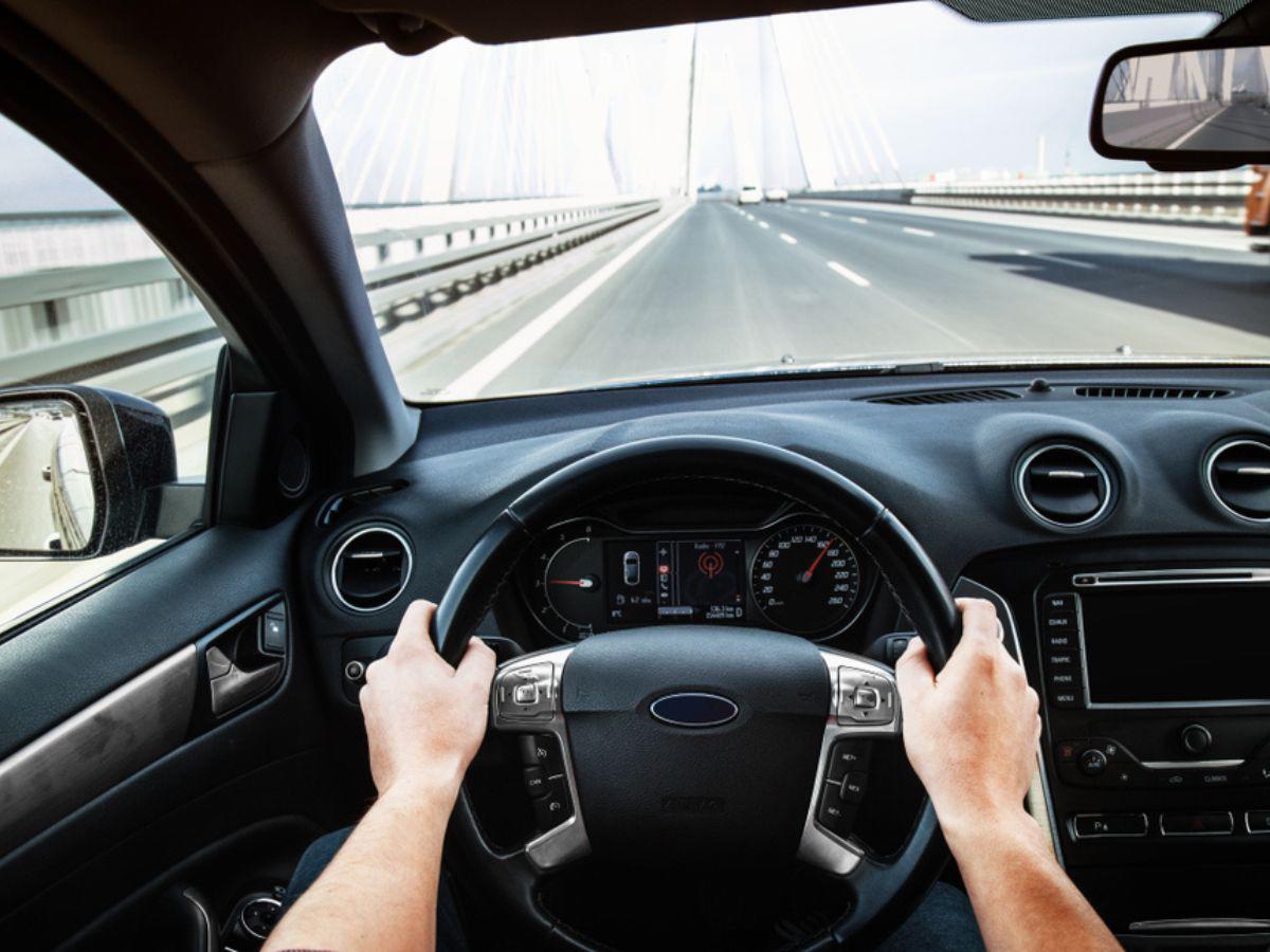 Malos hábitos al conducir: ¿Cuáles son los más dañinos?