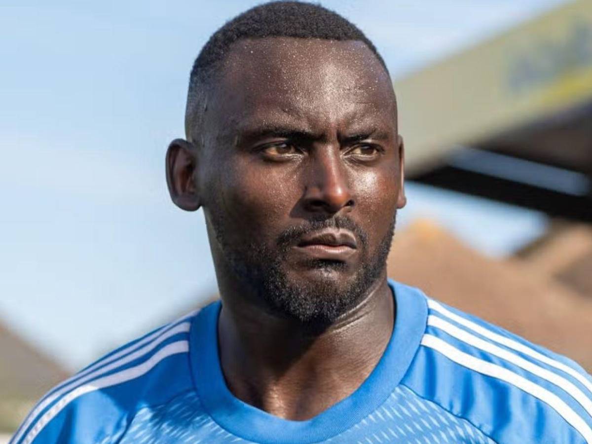 De portero en Londres a rey en Uganda: la historia de George Desmond Kamurasi