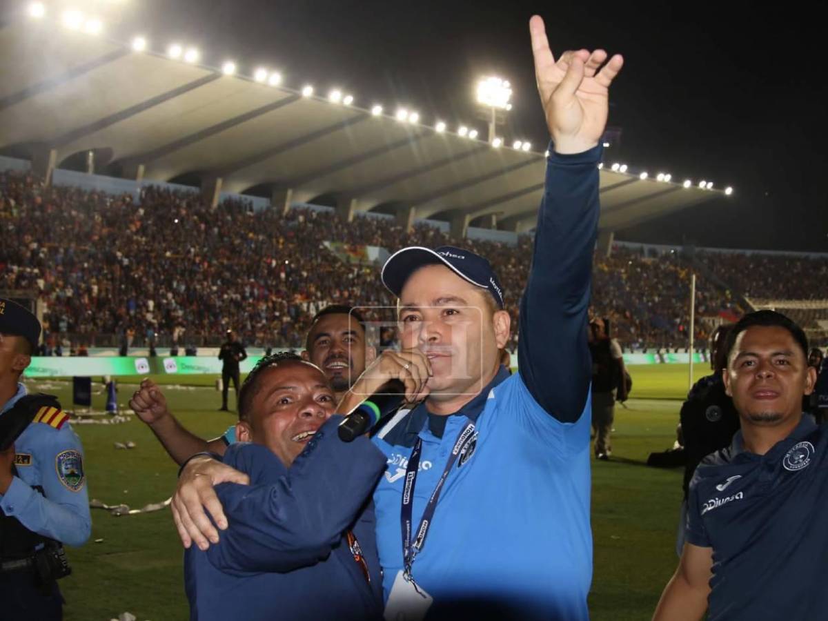 Emilio Izaguirre lloró y el lindo regaló a los jugadores: Motagua celebra la copa número 20