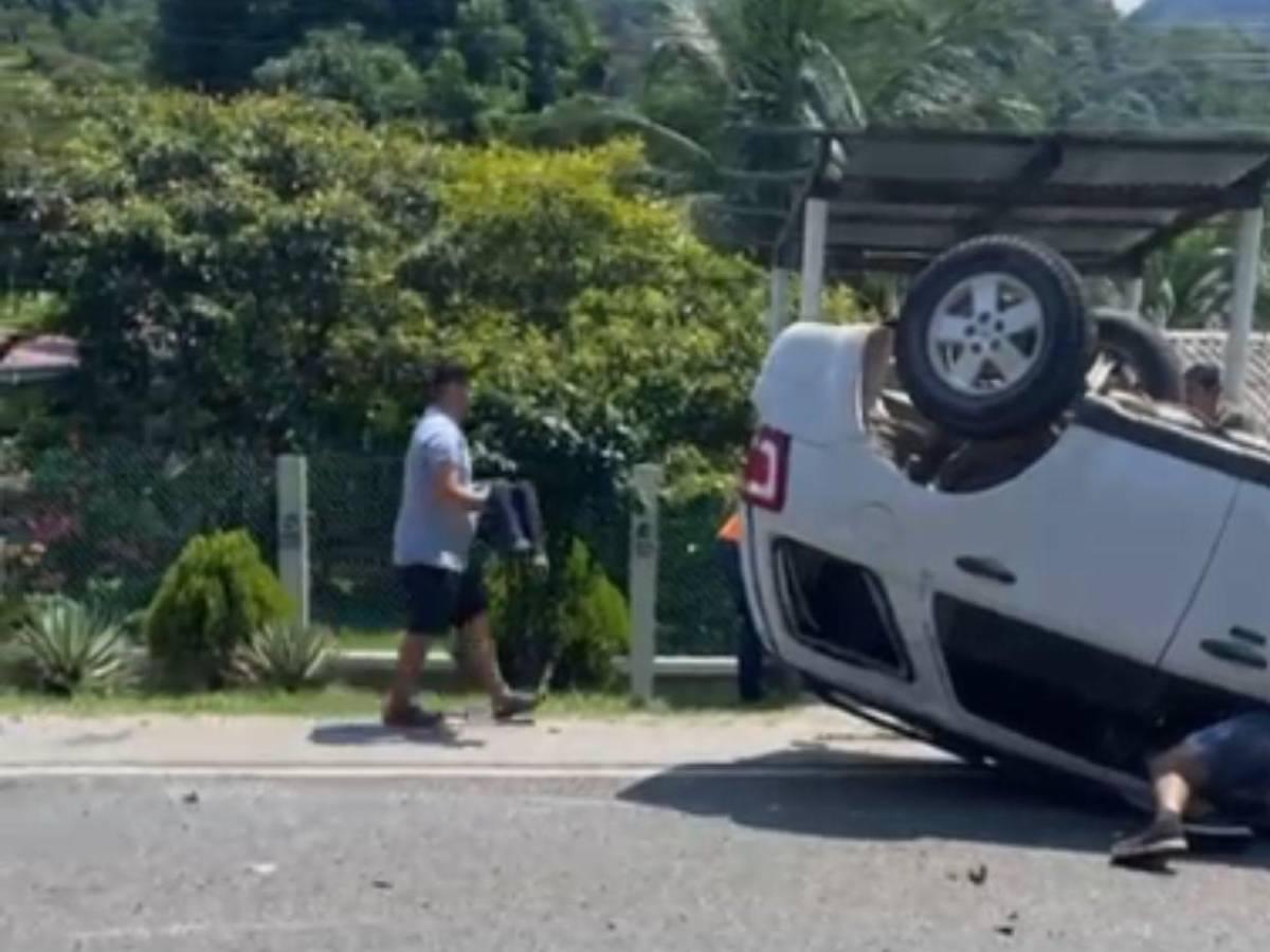 Él iba en carro prestado y la novia lo conducía, pero ella se fugó: testigos sobre colisión en Omoa