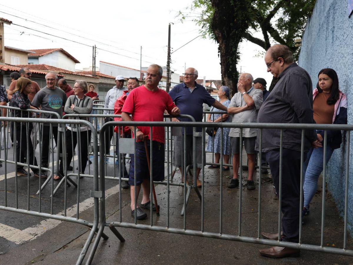 Votantes brasileños definen su futuro político en una segunda vuelta entre Lula y Bolsonaro