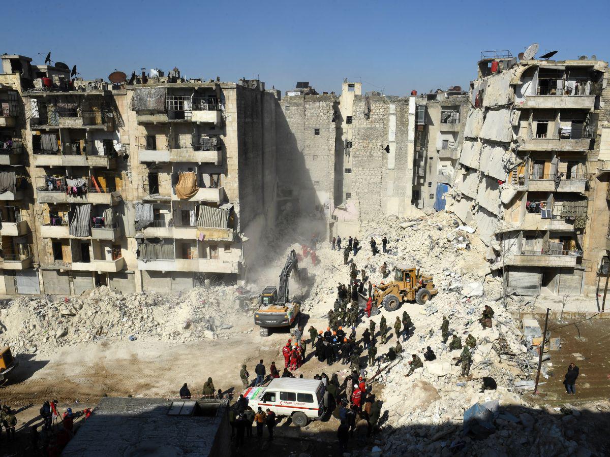 Suman más de 17,500 muertos por sismo en Turquía y Siria