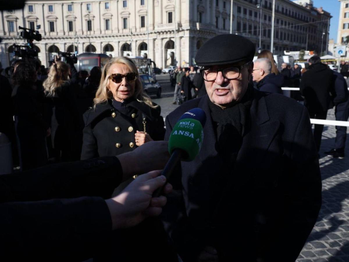 De Anne Hathaway a Donatella Versace: Famosos que asistieron al funeral de Valentino en Roma