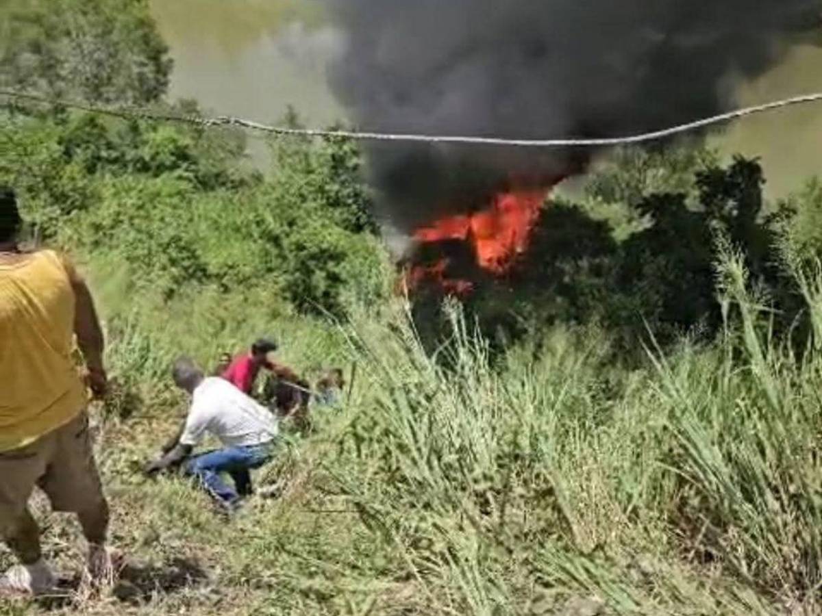 Muerte y llamas: Así ocurrió el accidente de bus en Cofradía que cayó a abismo y se incendió