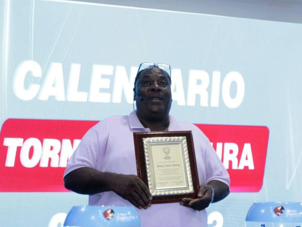 Jimmy Bailey, héroe de Honduras en la clasificación para el Mundial de España 1982, es hospitalizado tras sufrir derrame cerebral