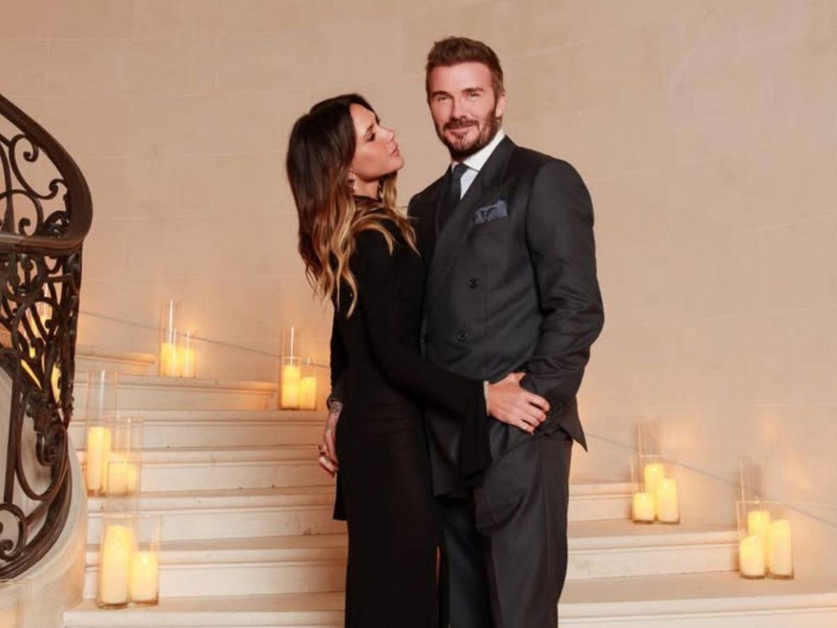 Victoria Beckham es condecorada en Francia como Oficial de las Artes