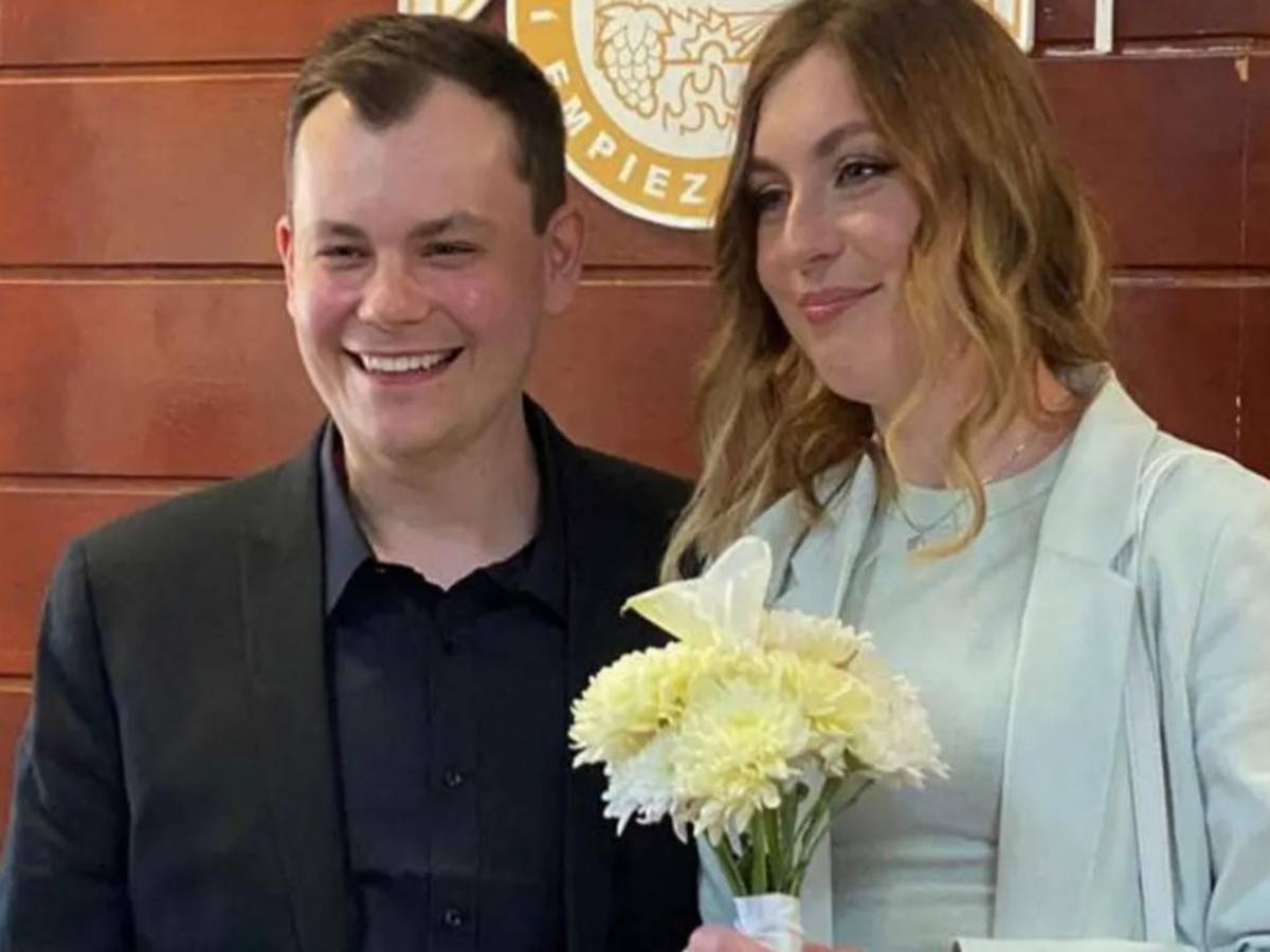 Ruso y ucraniana huyen de sus países en guerra para casarse en México