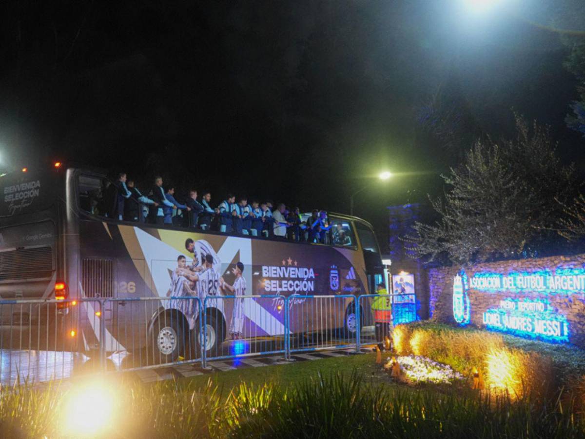 Jugadores de Argentina fueron recibidos con júbilo tras la final ante España en el Mundial 2026