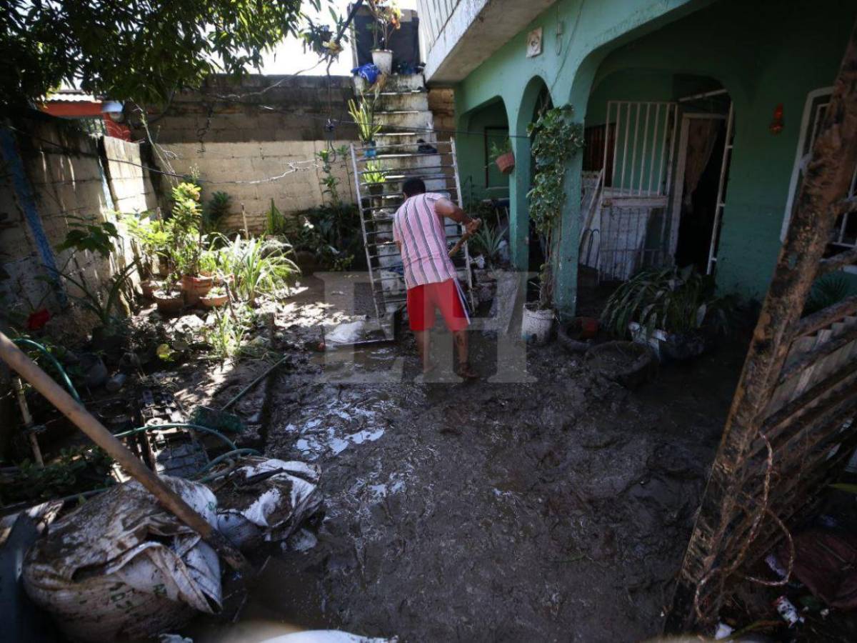 Pobladores de la colonia 1 de Diciembre en el DC y su calvario tras inundarse sus casas