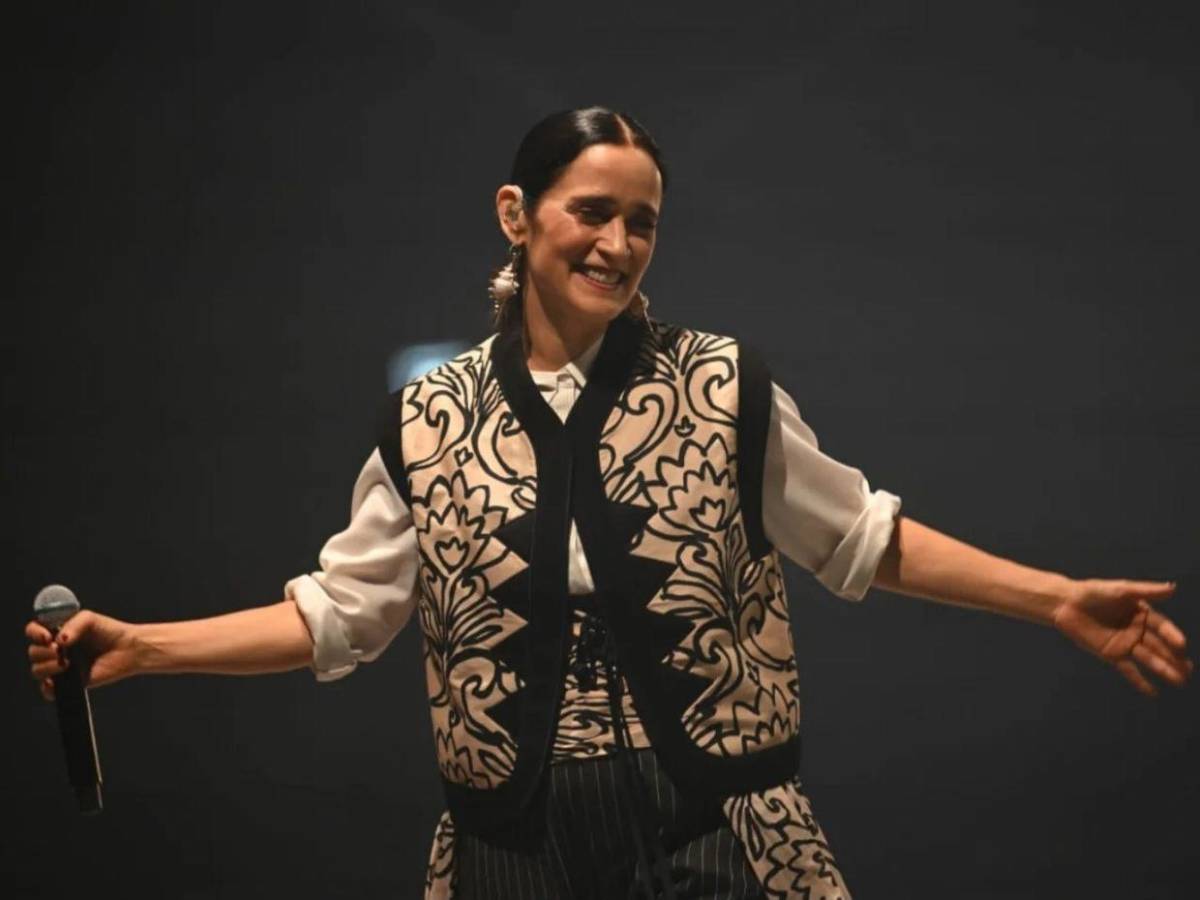 La niña futbolista: el sencillo que hizo meme a Julieta Venegas