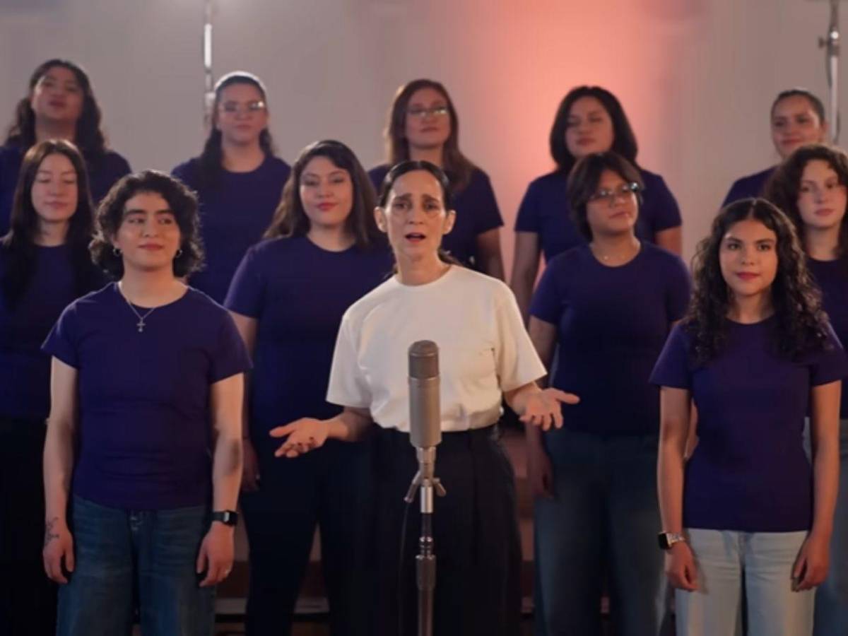 La niña futbolista: el sencillo que hizo meme a Julieta Venegas