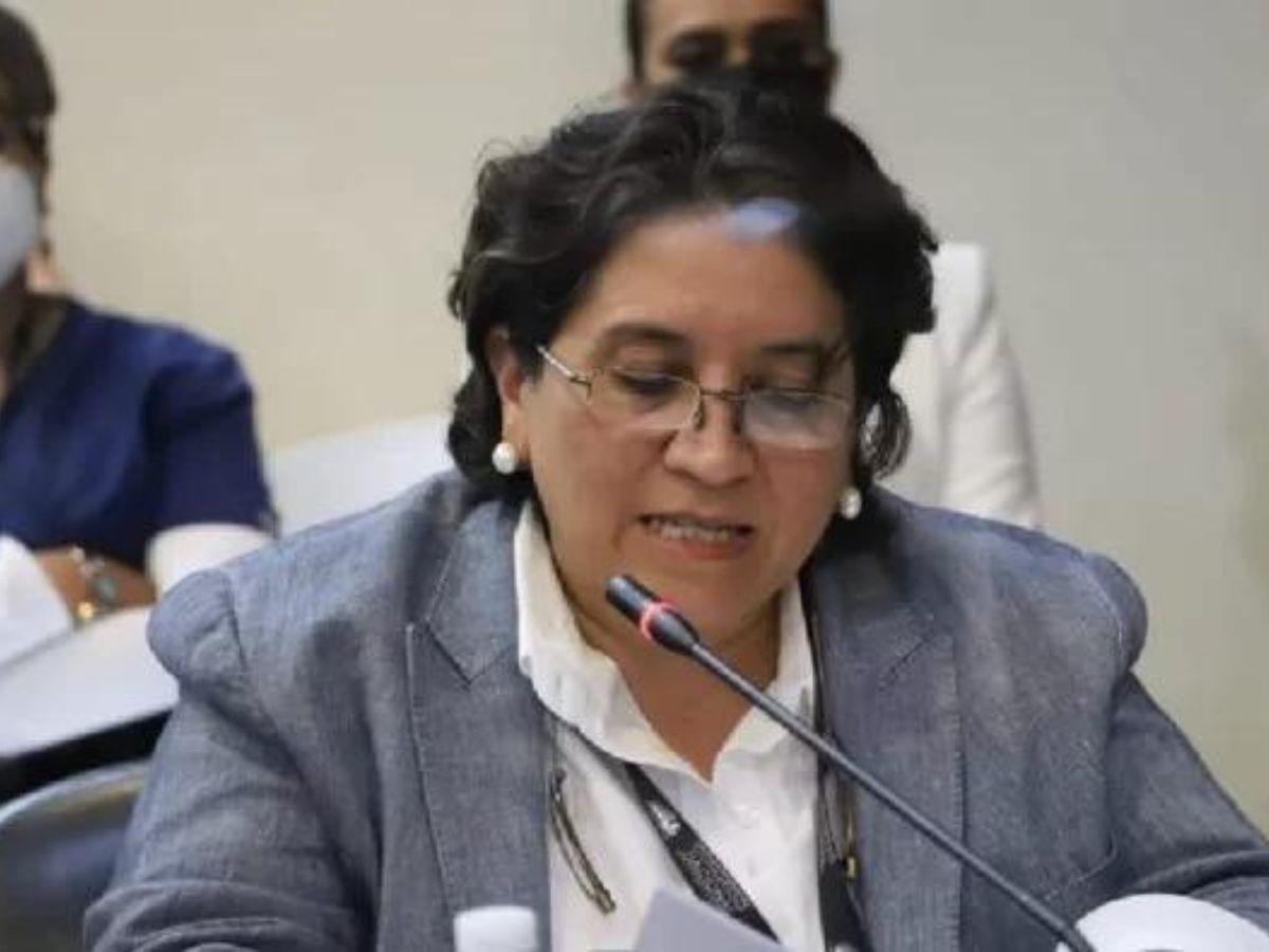 Suyapa Figueroa sale en defensa de Pedro Barquero: “Vergüenza les debería de dar a los de Libre”