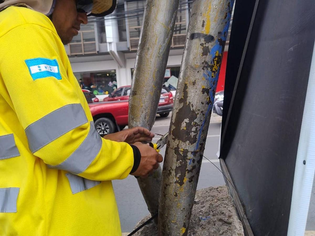 Despejan la capital de la propaganda política tras elecciones primarias