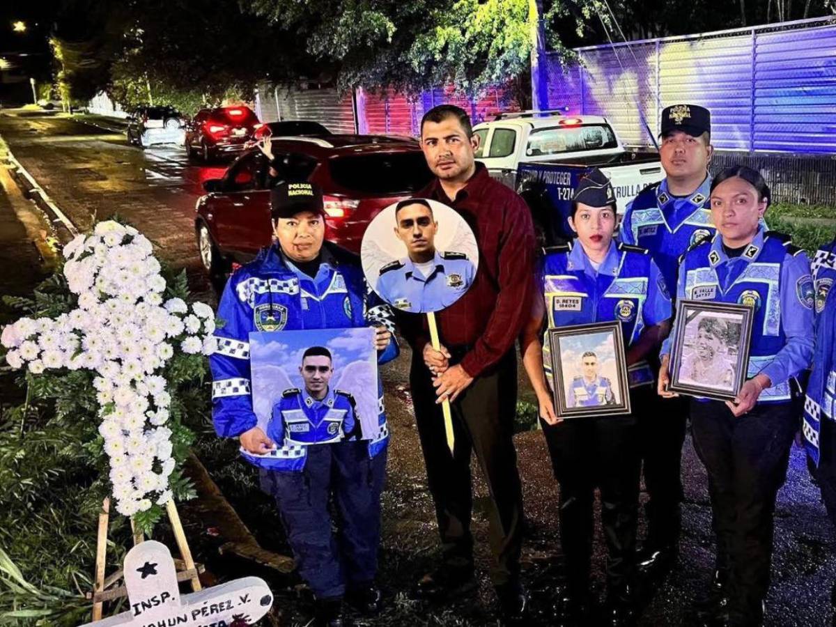 Colocan flores en la cruz de Kevin Pérez y del niño Elvis Eliú en San Pedro Sula