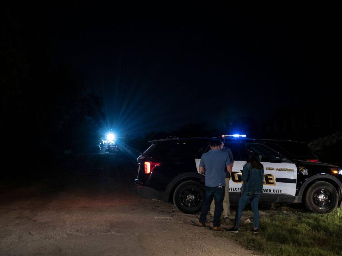 Mueren dos migrantes más; se eleva a 53 cifra de fallecidos al interior de tráiler en Texas