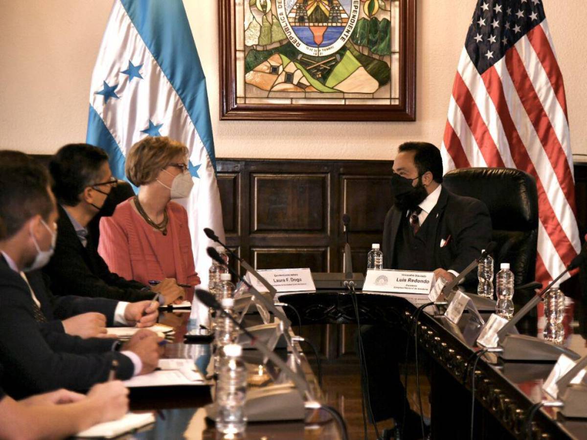 Embajadora de EEUU en Honduras se reunió con Luis Redondo