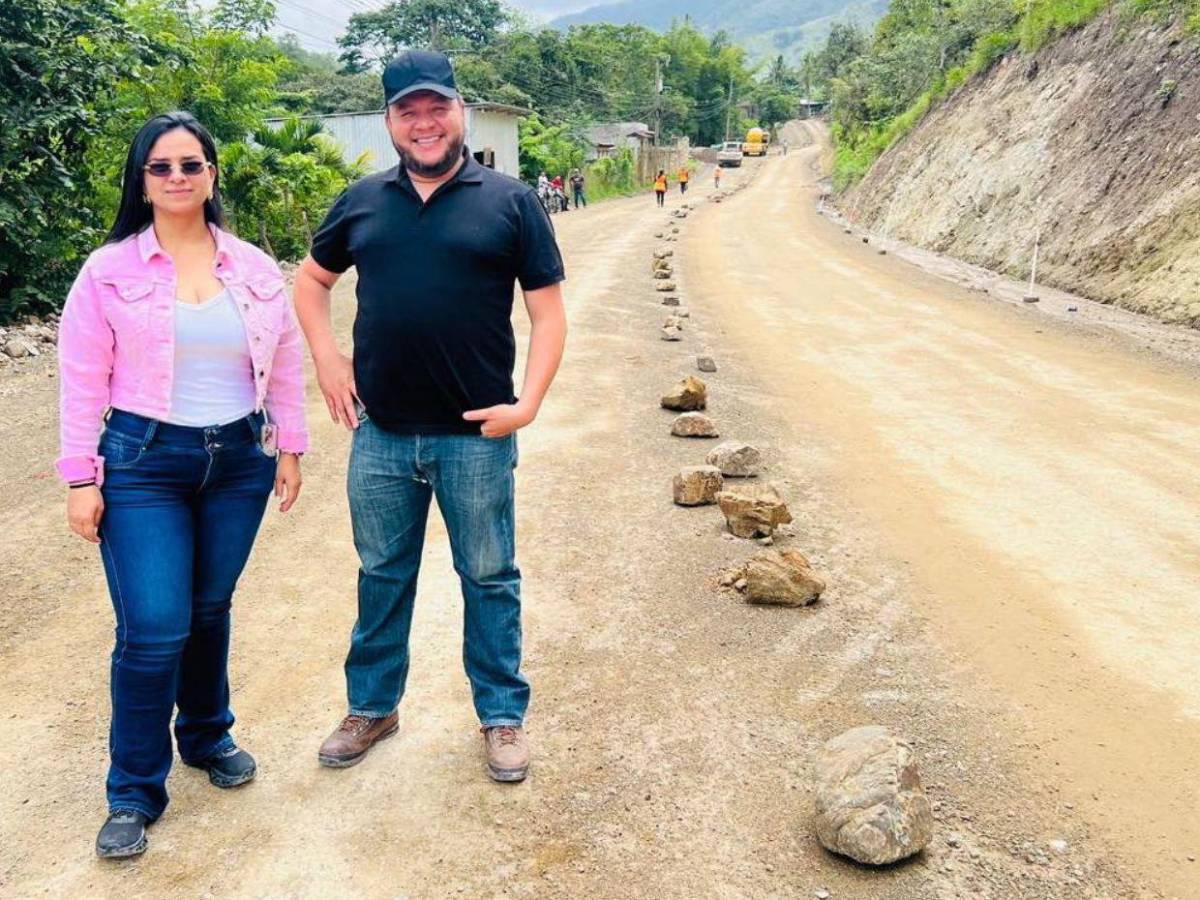 Pese a ser suspendida de Libre, Isis Cuéllar participó en marcha del partido en SPS