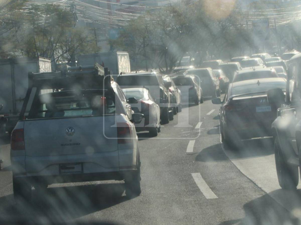 Largas filas en el Distrito Central: el dolor de cabeza de todas las mañanas