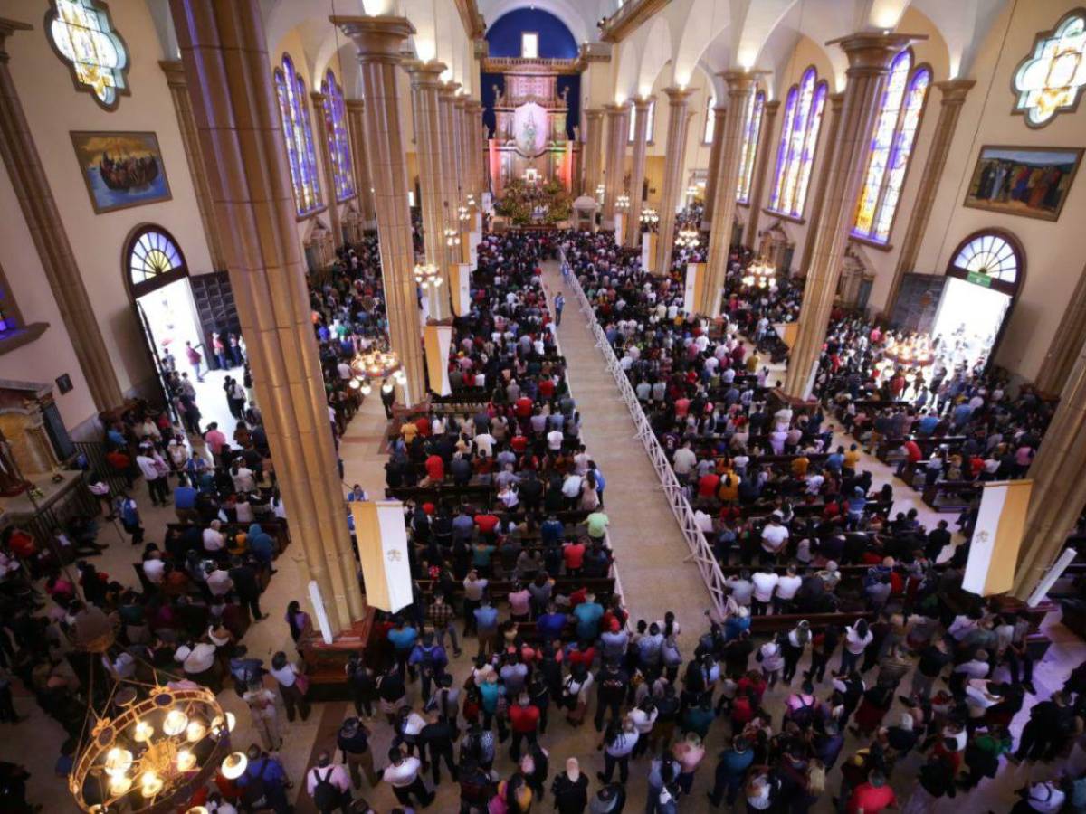Fe y devoción: la Virgen de Suyapa reúne a miles en su aniversario Fe y devoción: la Virgen de Suyapa reúne a miles en su aniversario