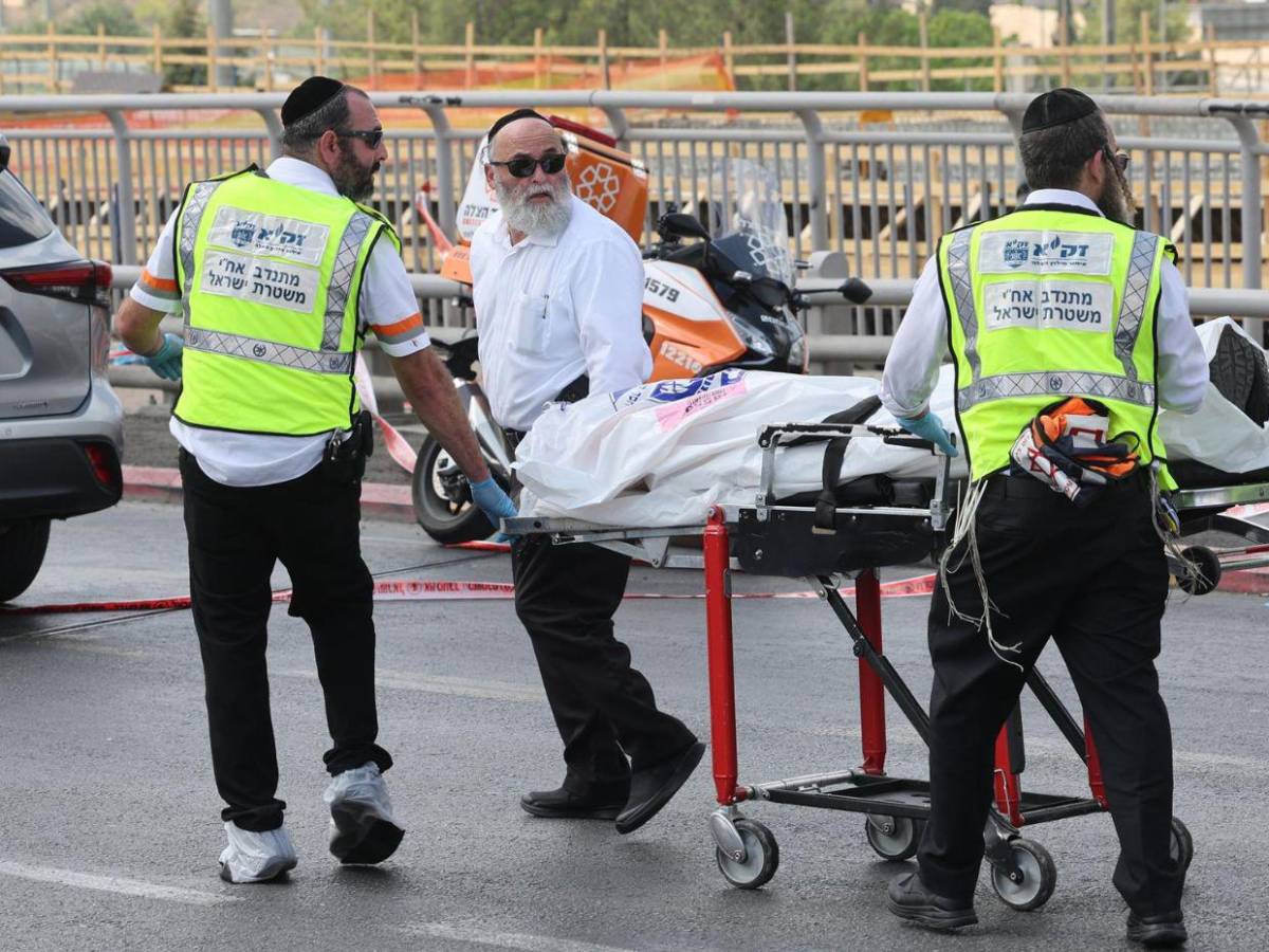 Atacantes eran dos y llegaron en un carro: ¿qué se sabe del atentado en Jerusalén?