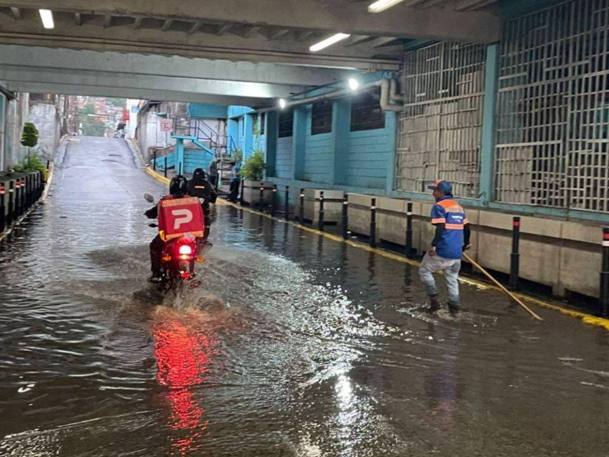 Fuertes corrientes de agua e inundaciones registró Tegucigalpa por lluvias
