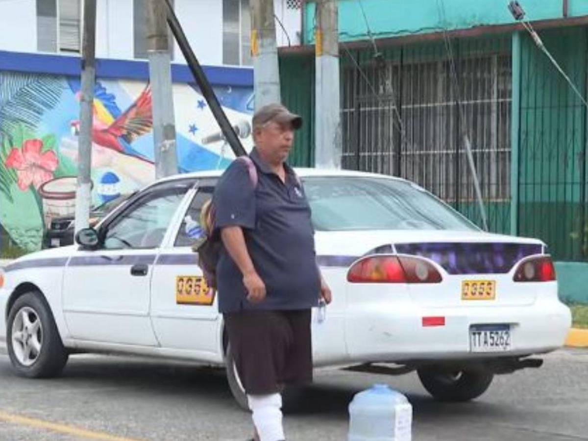 Legendario cronista deportivo ahora pide en las calles de La Ceiba para sobrevivir: su cruel situación
