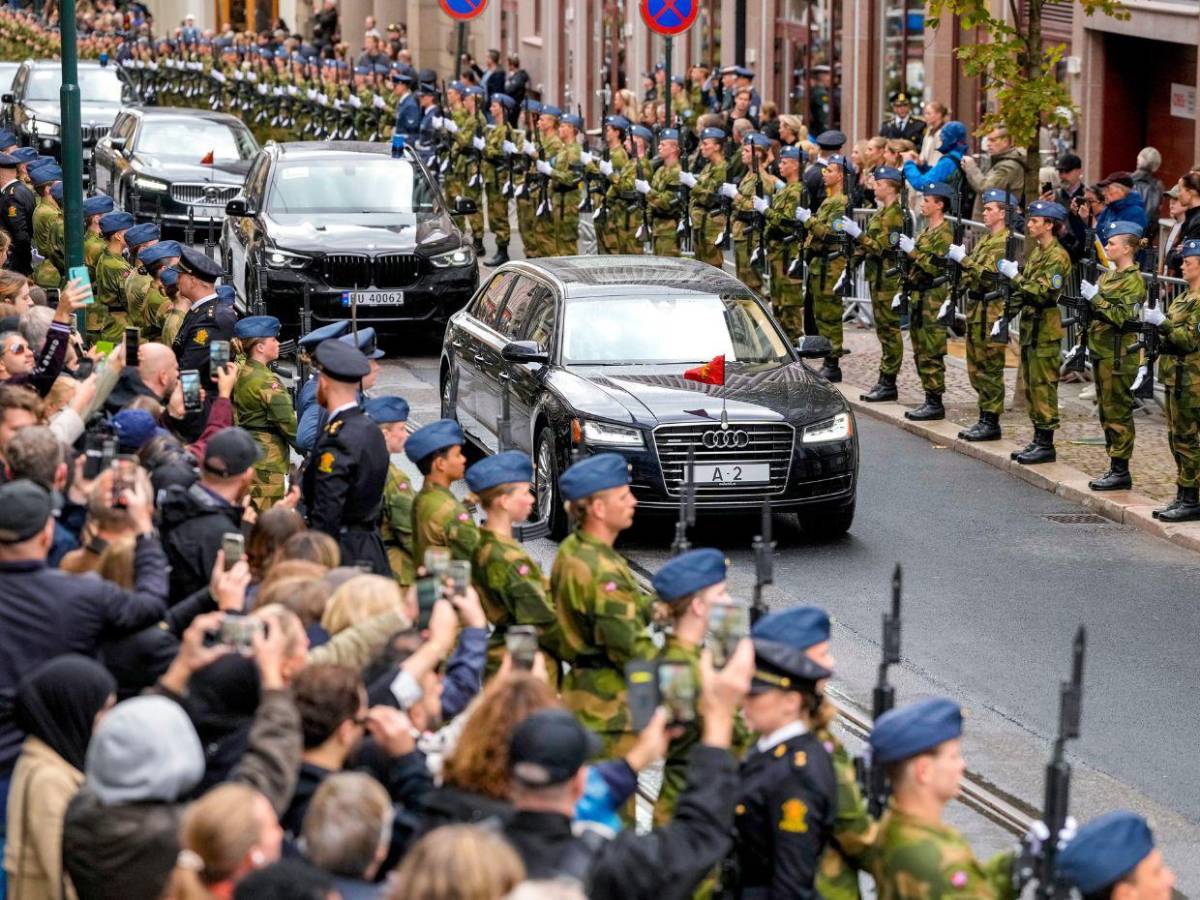 Noruega da último adiós al rey Harald V y bienvenida al nuevo monarca Haakon VIII
