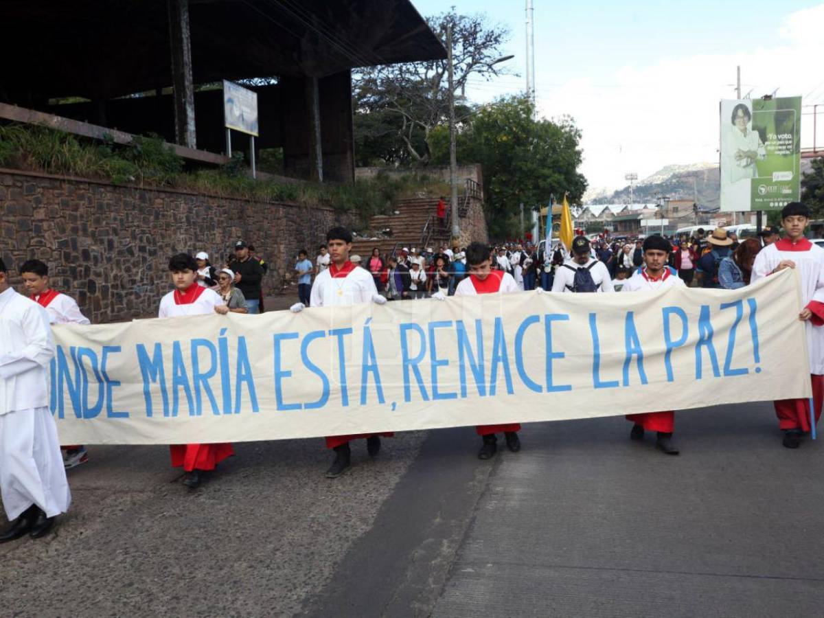 Así se lleva a cabo la peregrinación de la Vigen de Suyapa en la capital
