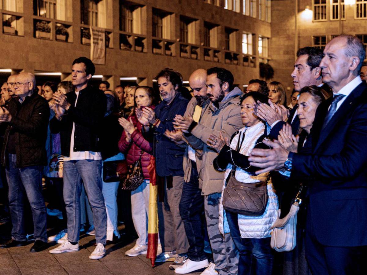 Sé que está ahí: familias mantienen la esperanza tras accidente de trenes en Toledo