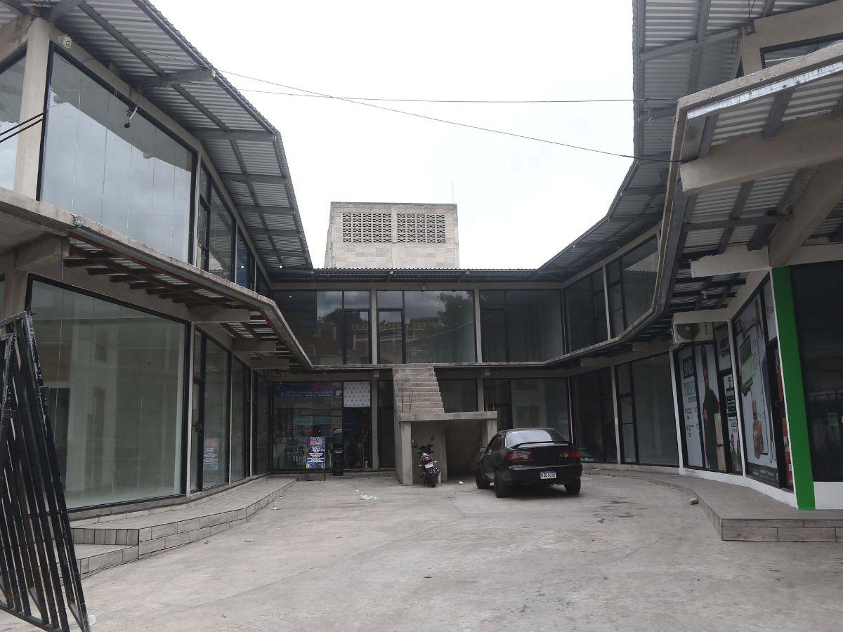 Plazas comerciales activan la economía de la capital