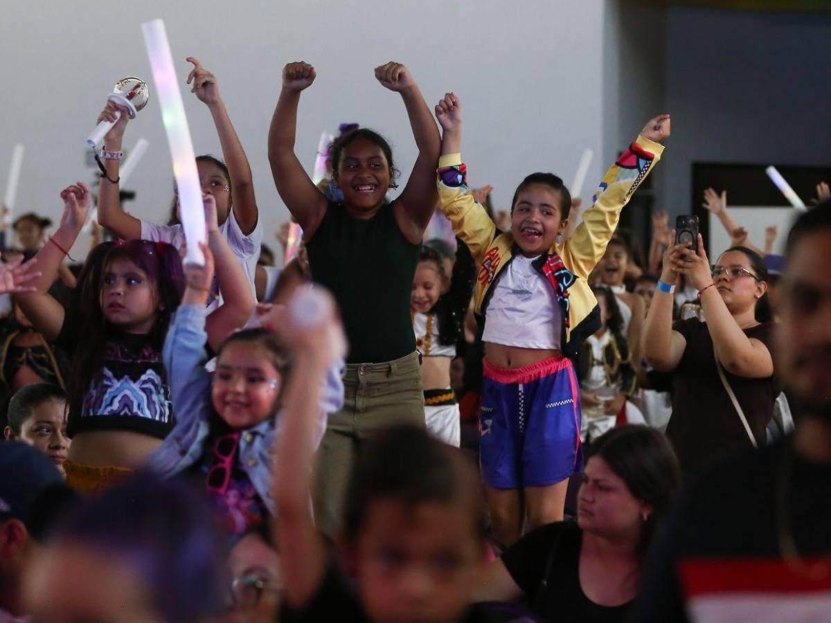 Entre trenzas moradas y moñitos: Así fue el show de las Guerreras K-Pop en Tegucigalpa