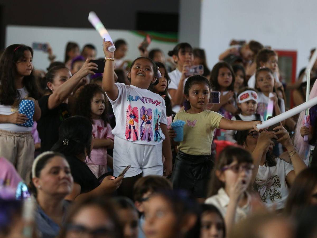 Entre trenzas moradas y moñitos: Así fue el show de las Guerreras K-Pop en Tegucigalpa
