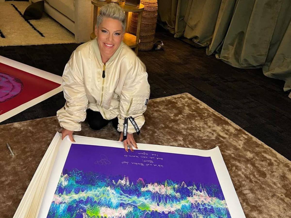 Sola en Nochevieja: la imagen de Pink que preocupa a sus seguidores