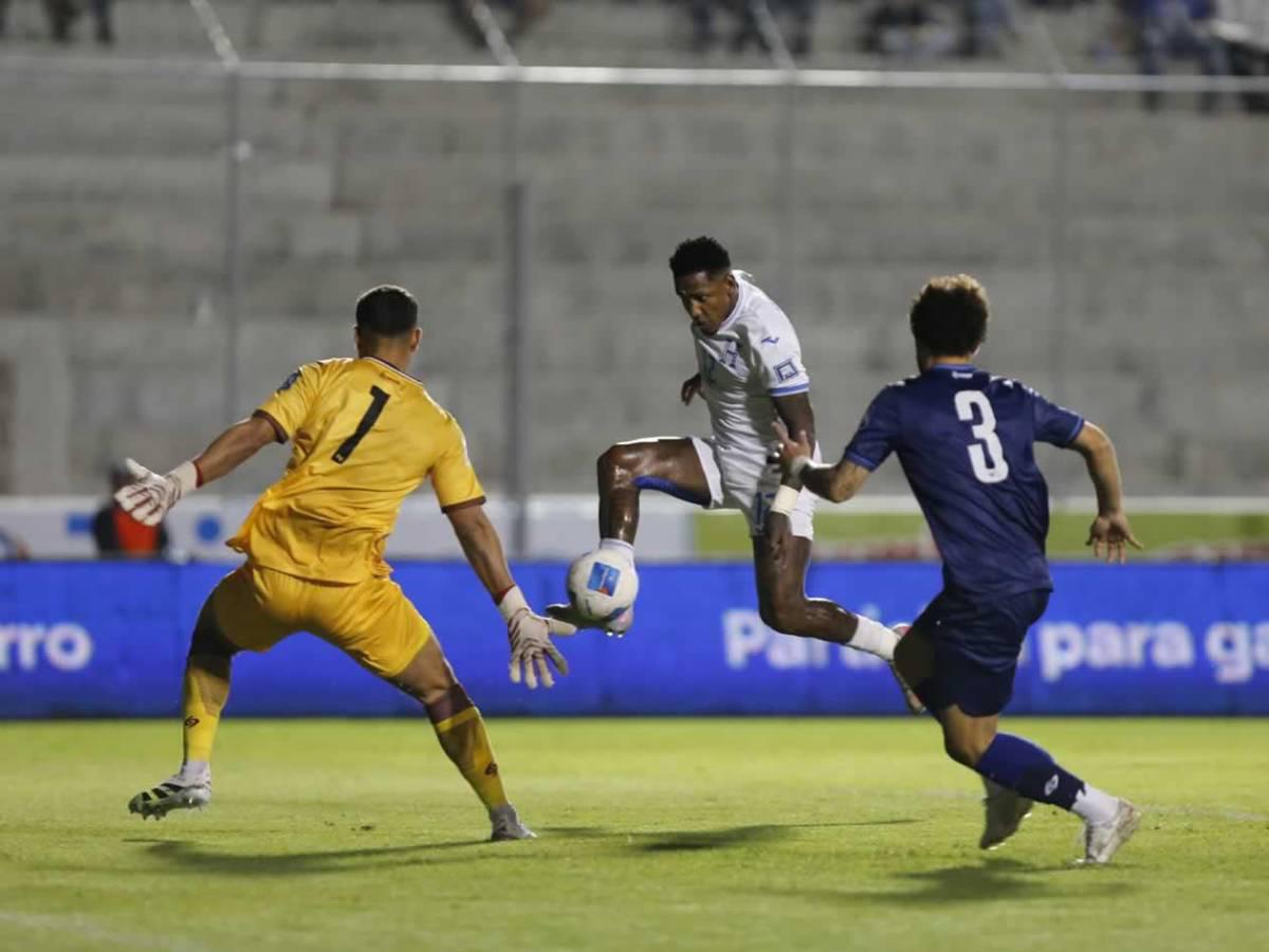 Lo que hizo la pareja del año, lindas chicas y bronca: Postales del triunfo de Honduras vs Nicaragua
